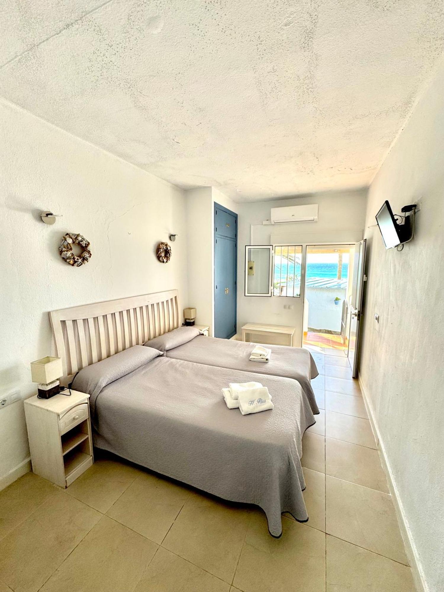 Hostal Rios Bolonia Extérieur photo